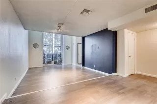 Photo #6: 2337042 Listing 