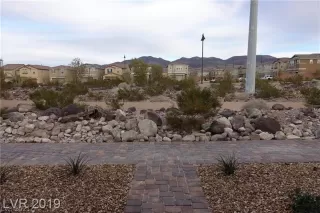 Photo #4: 2337065 Listing