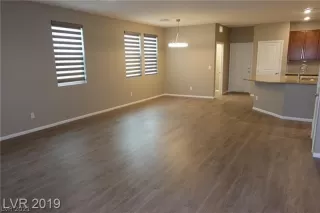 Photo #5: 2337065 Listing