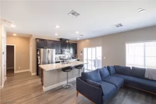 Photo #3: 2337066 Listing