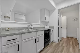 Photo #4: 2337067 Listing 