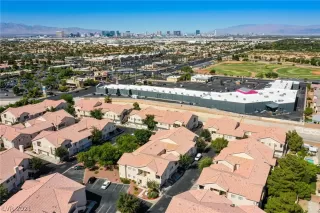 Photo #4: 2337069 Listing