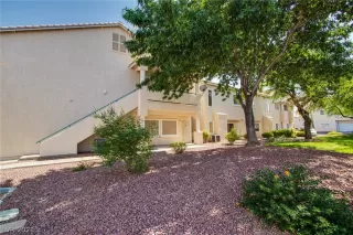 Photo #5: 2337069 Listing