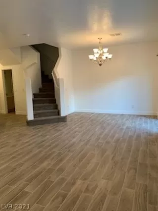 Photo #3: 2337073 Listing