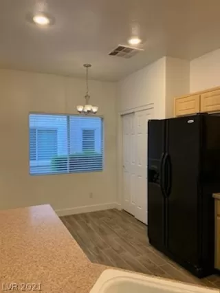 Photo #4: 2337073 Listing