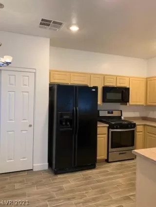 Photo #5: 2337073 Listing