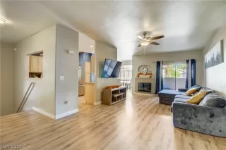 Photo #4: 2337076 Listing