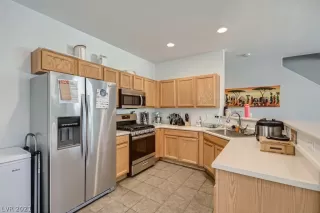 Photo #2: 2337083 Listing