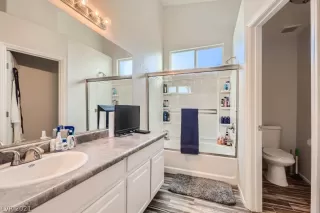 Photo #6: 2337083 Listing