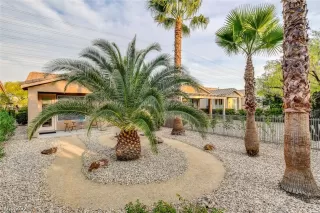 Photo #2: 2337084 Listing 