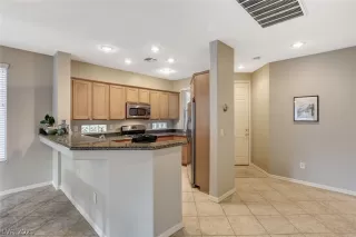 Photo #5: 2337084 Listing 