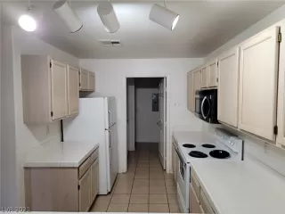 Photo #2: 2337088 Listing 