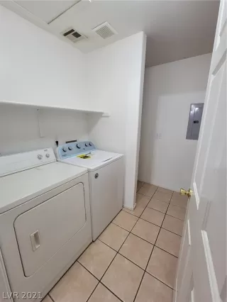 Photo #4: 2337088 Listing 