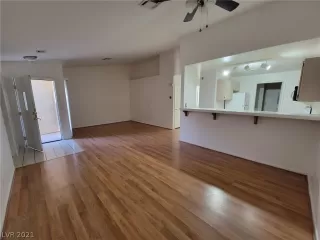 Photo #5: 2337088 Listing 