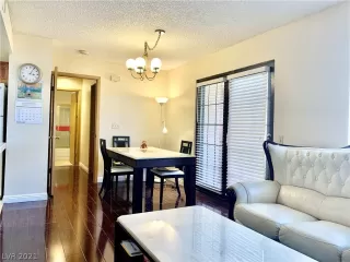 Photo #5: 2337126 Listing