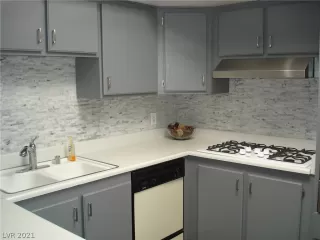 Photo #5: 2337135 Listing