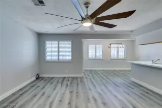 Photo #6: 2337141 Listing