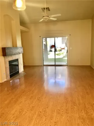 Photo #3: 2337147 Listing