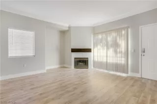 Photo #5: 2337198 Listing