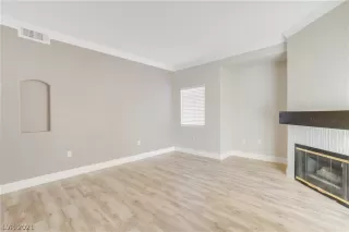 Photo #6: 2337198 Listing