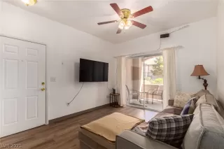Photo #4: 2337229 Listing