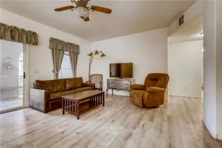 Photo #3: 2337247 Listing