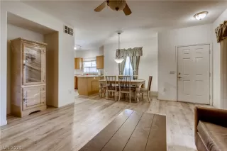 Photo #4: 2337247 Listing