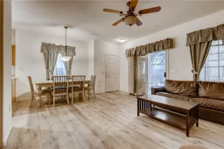 Photo #5: 2337247 Listing