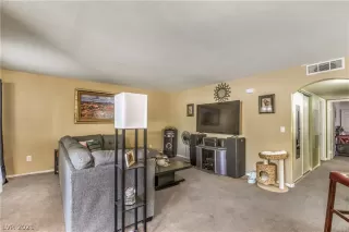 Photo #5: 2337257 Listing