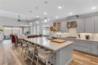 Photo #5: 2337263 Listing 