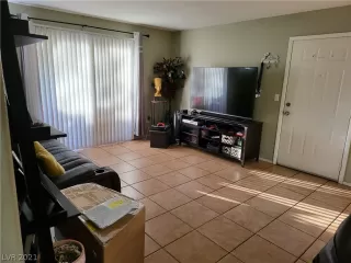 Photo #5: 2337287 Listing