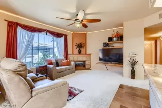 Photo #3: 2337326 Listing