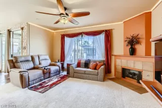 Photo #4: 2337326 Listing