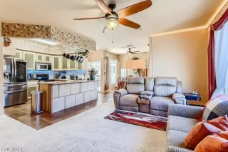 Photo #5: 2337326 Listing