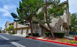 Photo #1: 2337372 Listing 