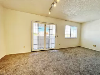 Photo #4: 2337378 Listing 