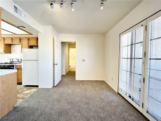 Photo #5: 2337378 Listing 