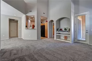 Photo #3: 2337381 Listing