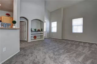 Photo #5: 2337381 Listing