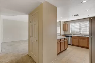 Photo #2: 2337386 Listing