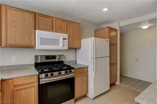 Photo #6: 2337386 Listing