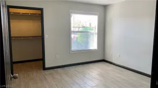 Photo #4: 2337406 Listing