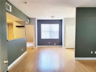 Photo #2: 2337446 Listing