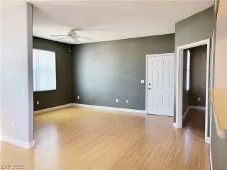 Photo #5: 2337446 Listing