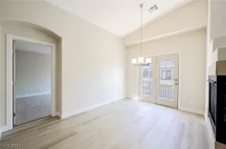 Photo #6: 2337459 Listing