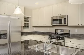 Photo #4: 2337479 Listing 