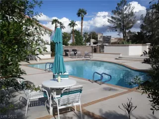 Photo #4: 2337482 Listing 