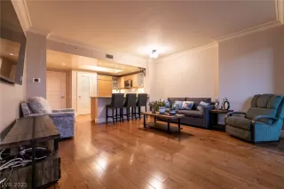 Photo #3: 2337486 Listing