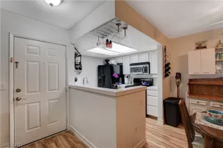 Photo #4: 2337489 Listing