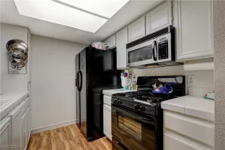 Photo #5: 2337489 Listing